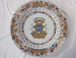 Grand plat en porcelaine Imari