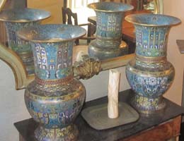 Paire de vases en bronze cloisonné