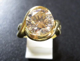 Bague en or jaune sertie d'un diamant