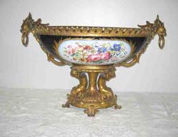 Coupe en porcelaine de Paris et bronze doré