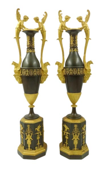 Paire de vases fuseaux en bronze